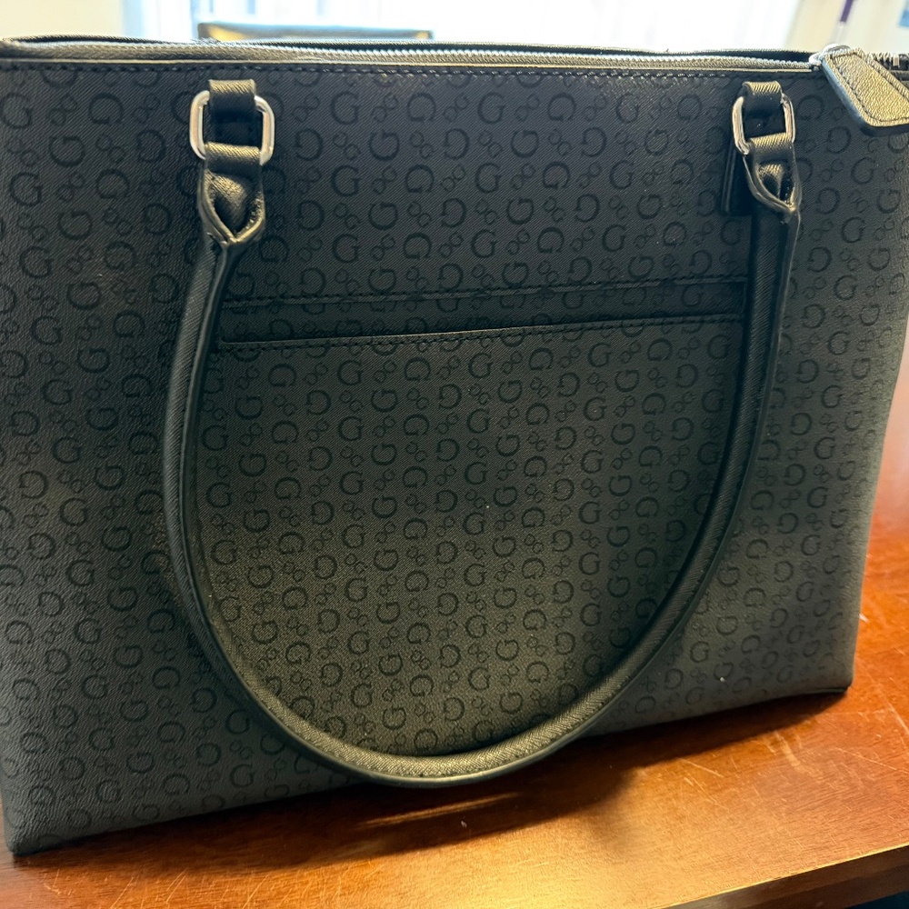 Guess - Picture 2 of 3